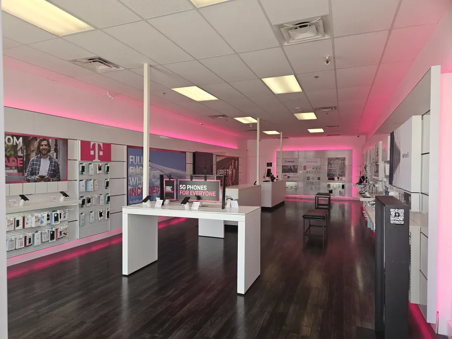  Interior photo of T-Mobile Store at The Shoppes at Chisholm Trail, Chickasha, OK 