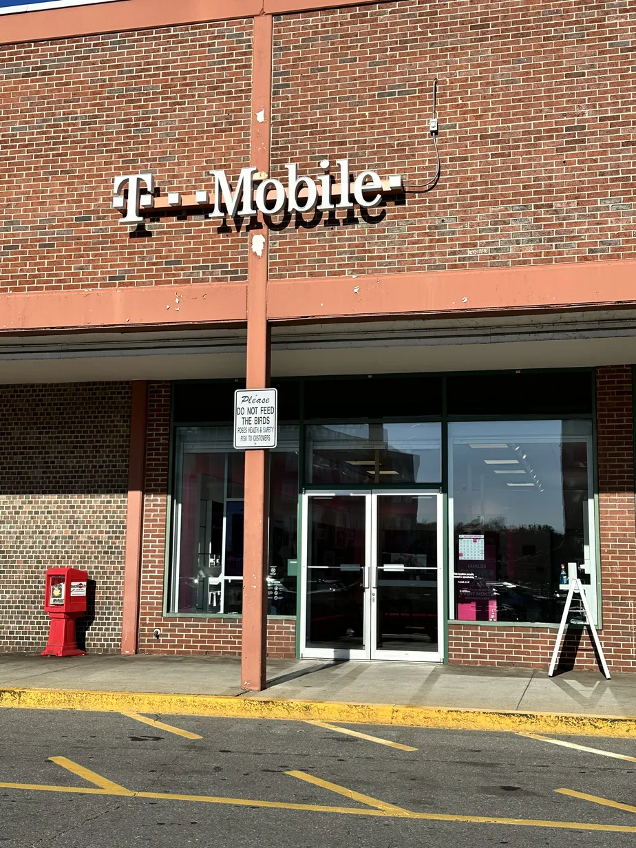 Exterior photo of T-Mobile Store at Central Plaza Mall, Haverhill, MA