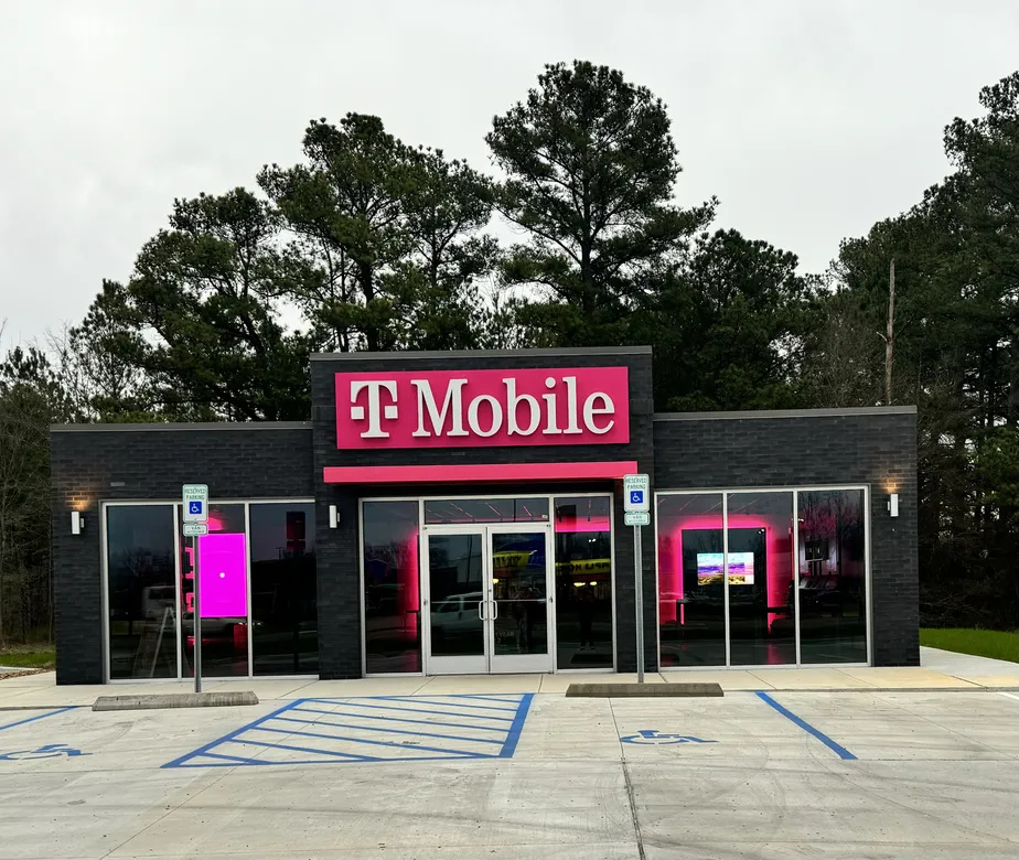  Exterior photo of T-Mobile Store at US 45 Alt S & Louis O'Dneal, West Point, MS 