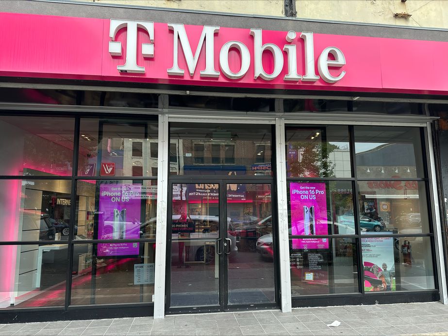Exterior photo of T-Mobile Store at Flatbush & Snyder, Brooklyn, NY