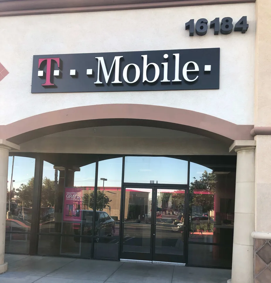 Exterior photo of T-Mobile store at Foothill & Citrus, Fontana, CA