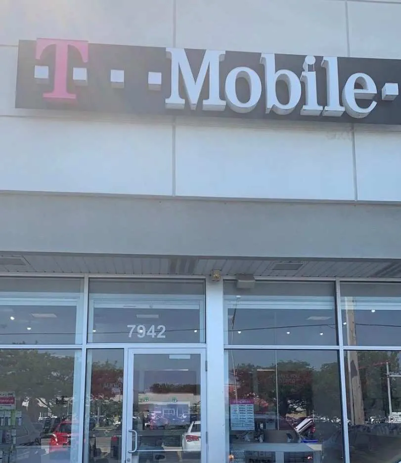  Exterior photo of T-Mobile store at Calumet Ave & Broadmoor Dr 3, Munster, IN 