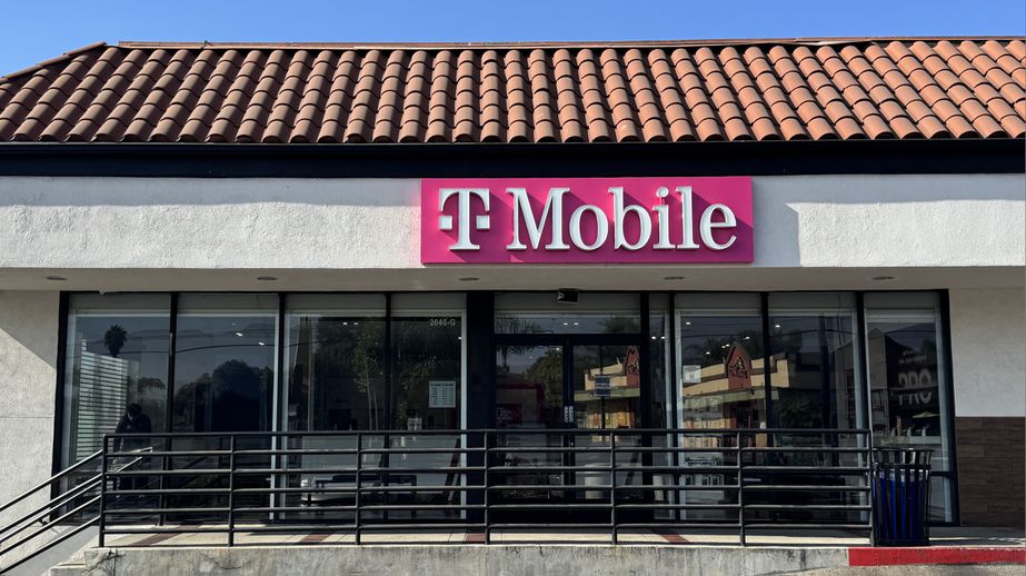 Exterior photo of T-Mobile Store at Glenoaks & Hubbard, San Fernando, CA