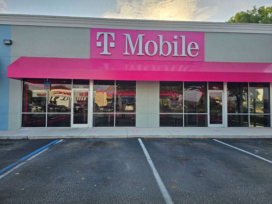 Exterior photo of T-Mobile Store at Palm Bay & Durham, West Melbourne, FL