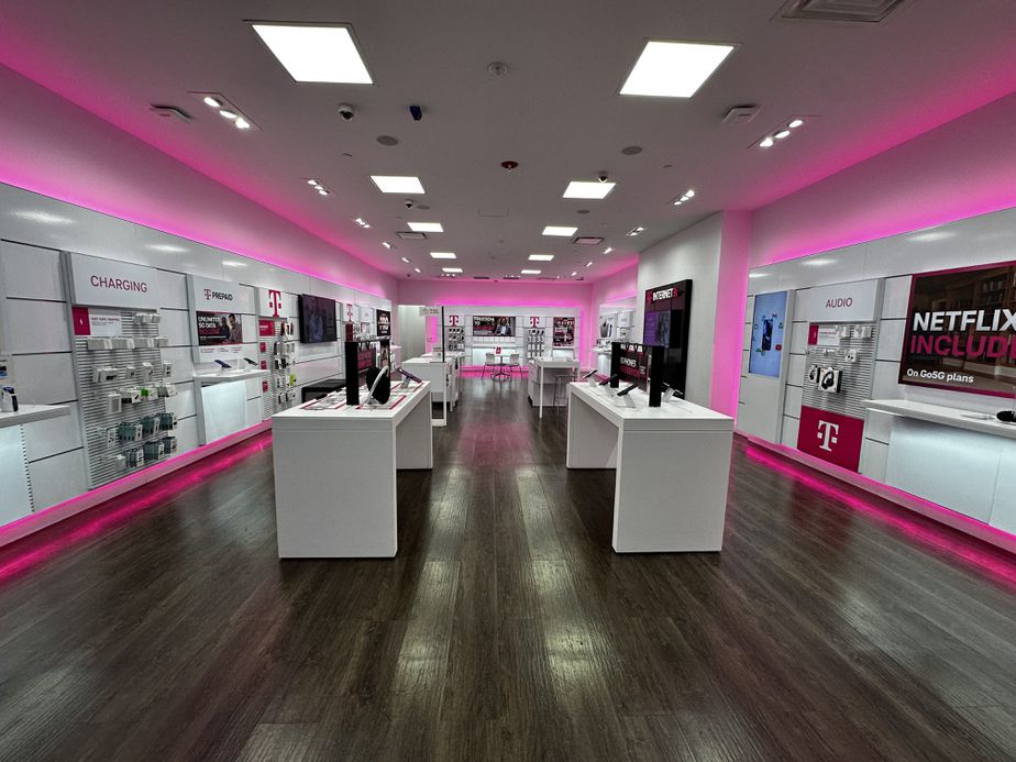 Interior photo of T-Mobile Store at City Creek Center, Salt Lake City, UT