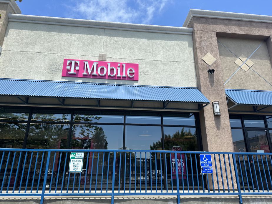Exterior photo of T-Mobile Store at Castro Valley & Lake Chabot, Castro Valley, CA