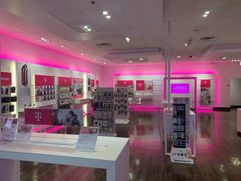 Interior photo of T-Mobile Store at Golf Rd & Basswood Dr, Schaumburg, IL