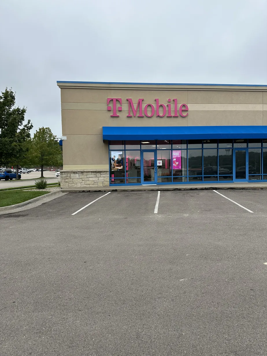  Exterior photo of T-Mobile Store at Commons Pl & Southwind Rd, Manhattan, KS 