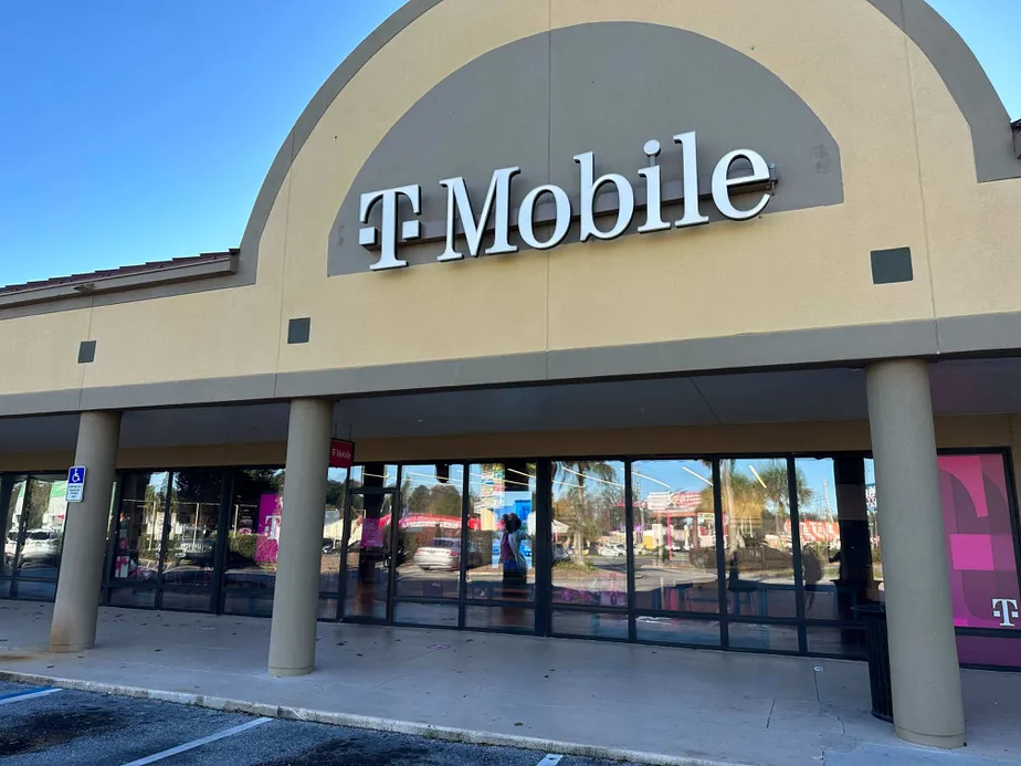 Exterior photo of T-Mobile Store at Davis & Burgess, Pensacola, FL