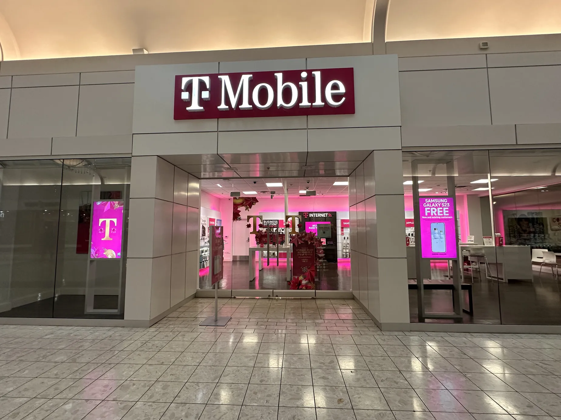 T-Mobile Ward Parkway Center | Kansas City, MO