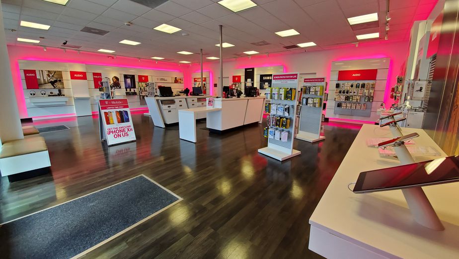 Interior photo of T-Mobile Store at Hwy 17 Bypass & Tadlock Dr, Murrells Inlet, SC