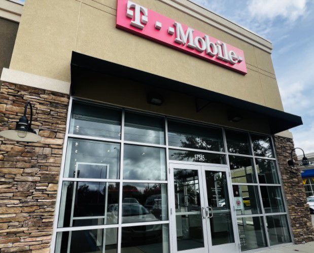 Exterior photo of T-Mobile Store at US 441 & Spring Harbor Blvd, Eustis, FL