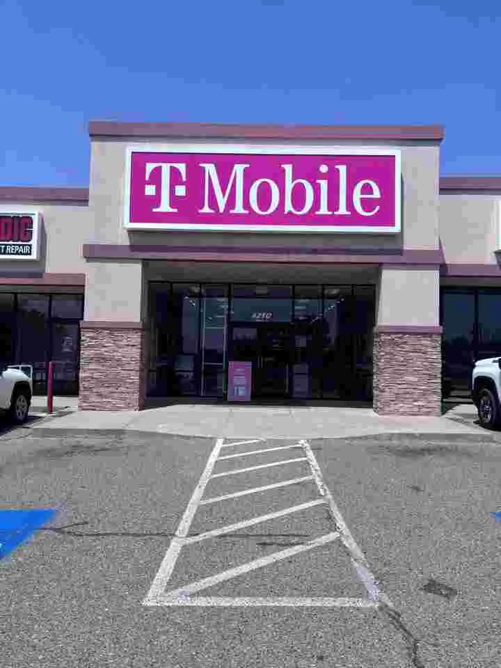  Exterior photo of T-Mobile Store at E Main & 30th St, Farmington, NM 
