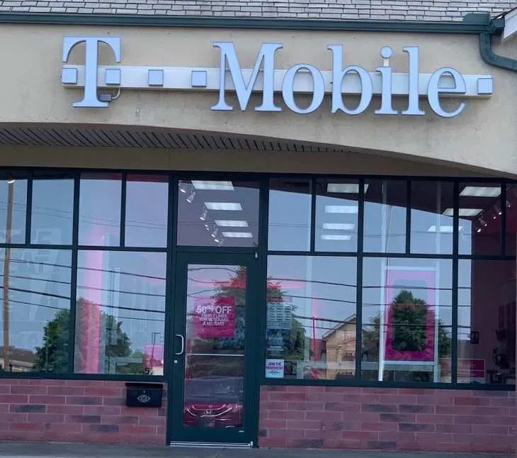 Exterior photo of T-Mobile store at Capitol Dr & Meadowcreek Dr, Pewaukee, WI