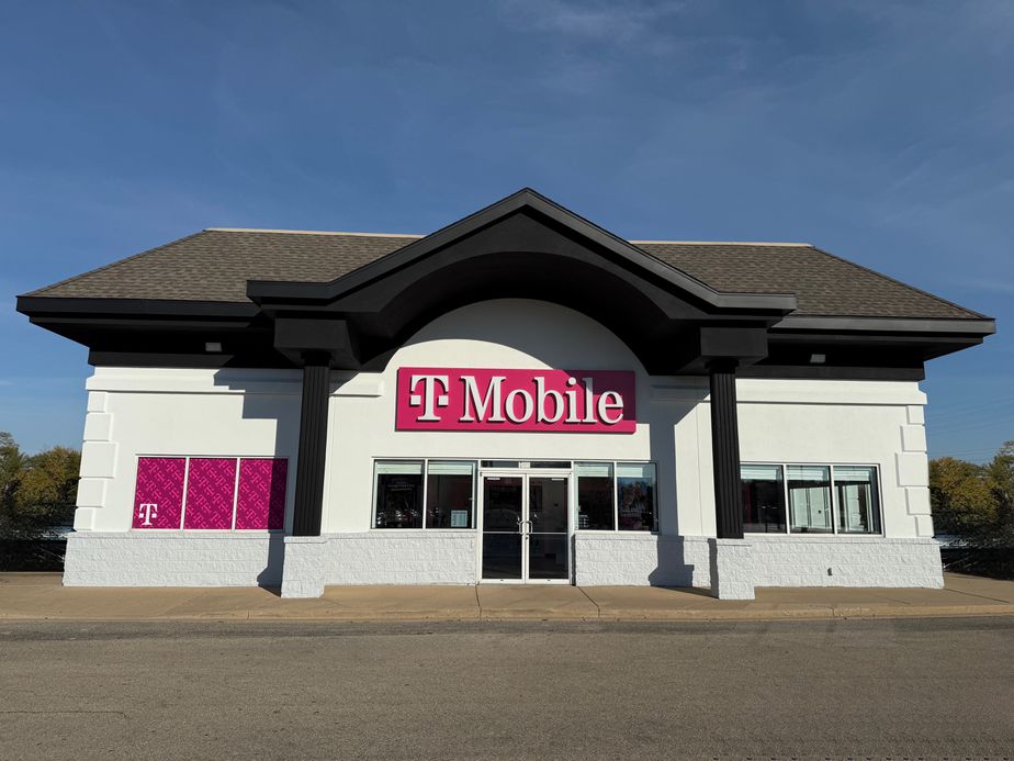 Exterior photo of T-Mobile Store at River & Camp, East Peoria, IL