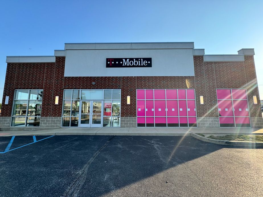 Exterior photo of T-Mobile Store at Regency Plaza, St Charles, MO
