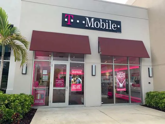  Exterior photo of T-Mobile store at Collier Blvd & Tamiami Trail, Naples, FL 