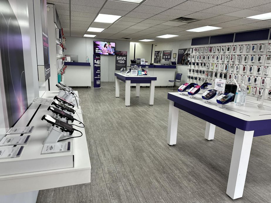 Metro by T-Mobile 1927 W Owen K Garriott Rd - 1927 W Owen K Garriott Rd 