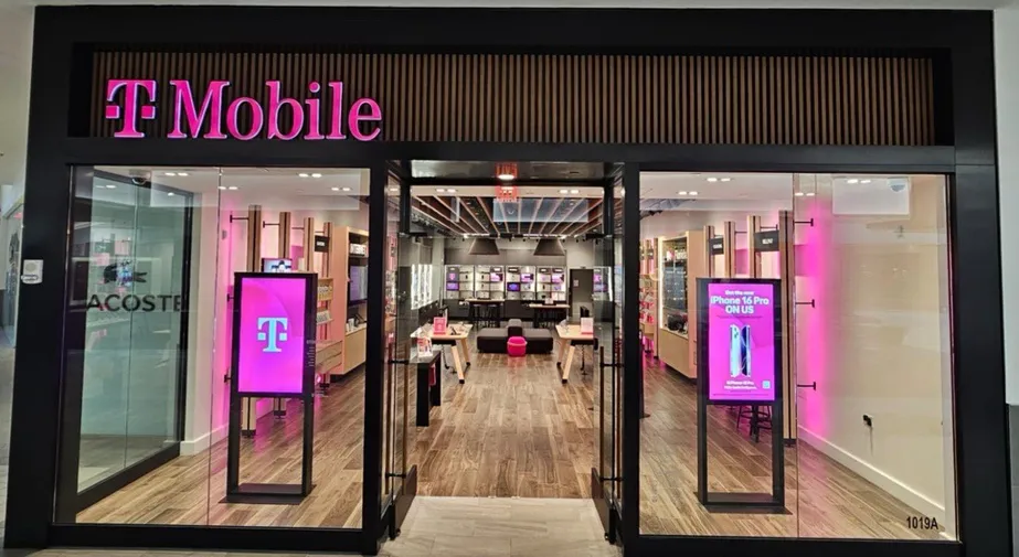  Exterior photo of T-Mobile Store at Town Center At Boca Raton, Boca Raton, FL 