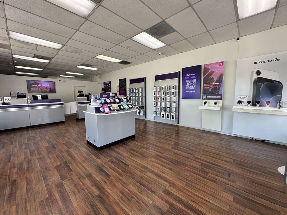 Metro by T-Mobile 1144 E Broadway - 1144 E Broadway 