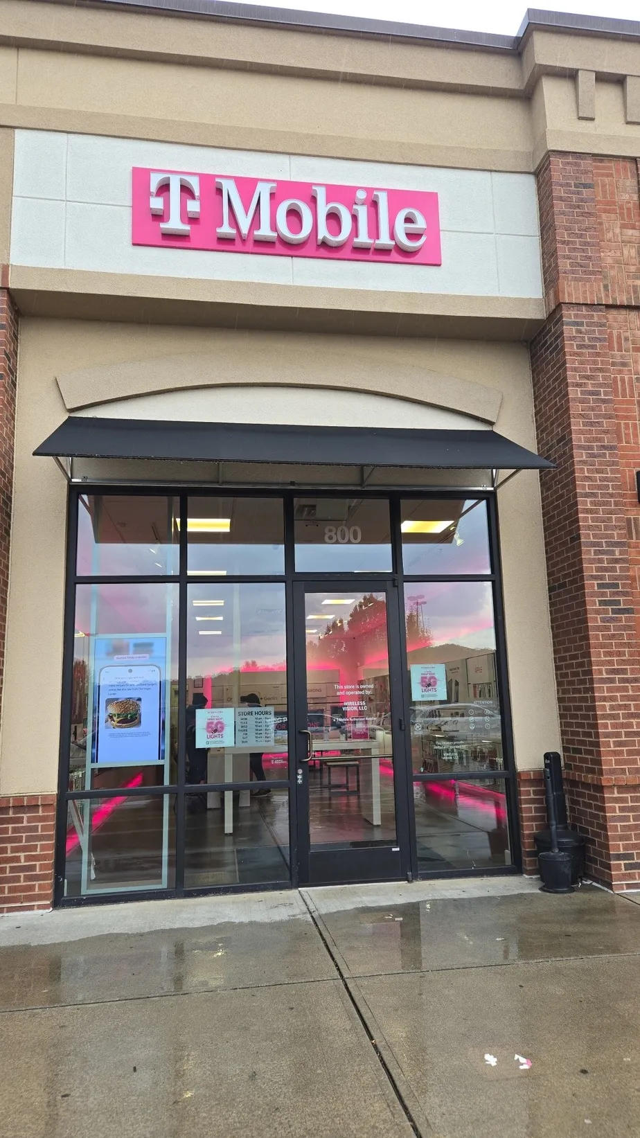  Exterior photo of T-Mobile Store at Jesse Jewell Pkwy & Limestone Pkwy, Gainesville, GA 