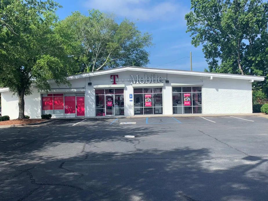 Exterior photo of T-Mobile store at Savannah I, Savannah, GA