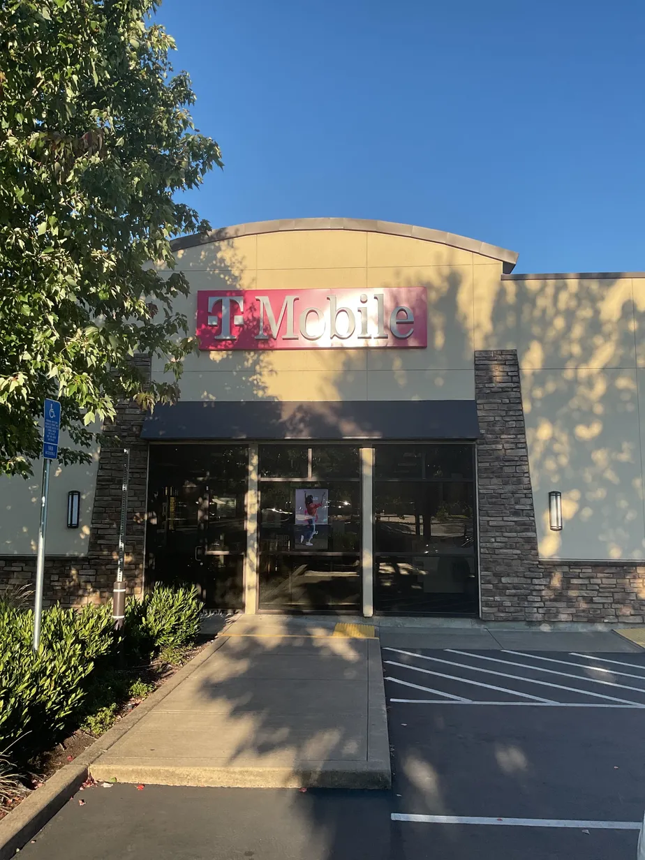  Exterior photo of T-Mobile Store at Burkhart St SE & Pacific Blvd SE, Albany, OR 
