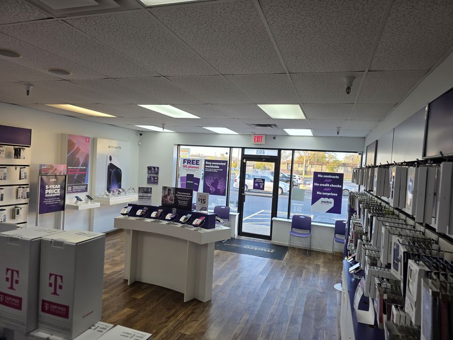 Metro by T-Mobile 493 Marschall Rd - 493 Marschall Rd 