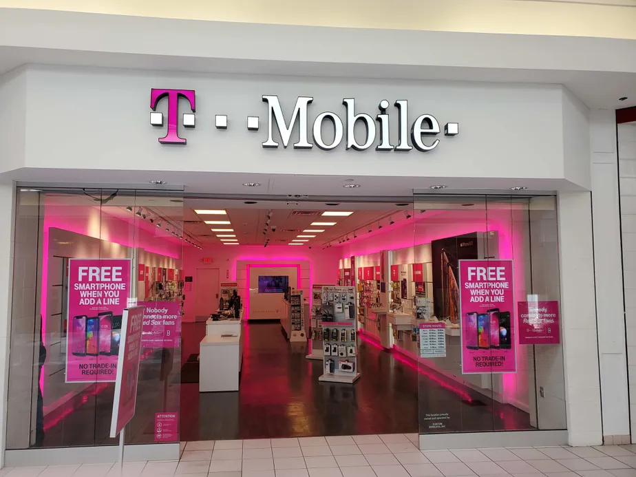  Exterior photo of T-Mobile store at Square One Mall 5, Saugus, MA 