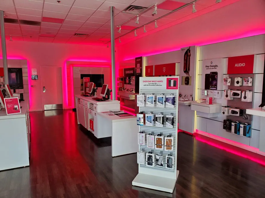 Foto del interior de la tienda T-Mobile en Grass Valley Hwy & Luther Rd, Auburn, CA