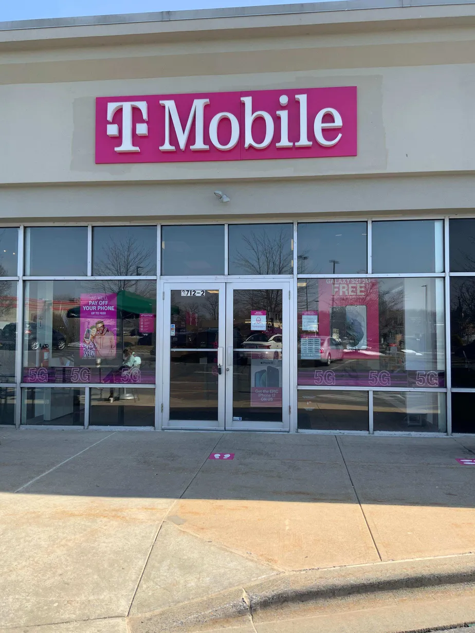 Exterior photo of T-Mobile store at Nazareth Rd & Wegmans Dr, Easton, PA
