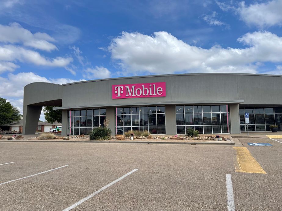 Exterior photo of T-Mobile Store at S Loop 289 & 66th, Lubbock, TX