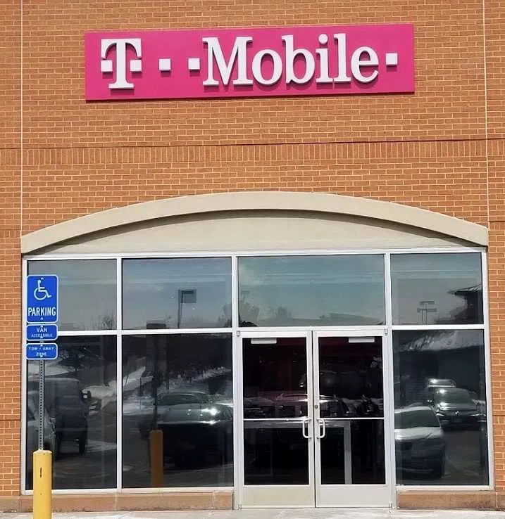 Exterior photo of T-Mobile store at Quincy & Buckley, Aurora, CO