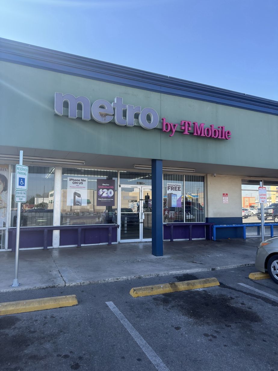 Metro by T-Mobile 7428 W Military Dr - 7428 W Military Dr 
