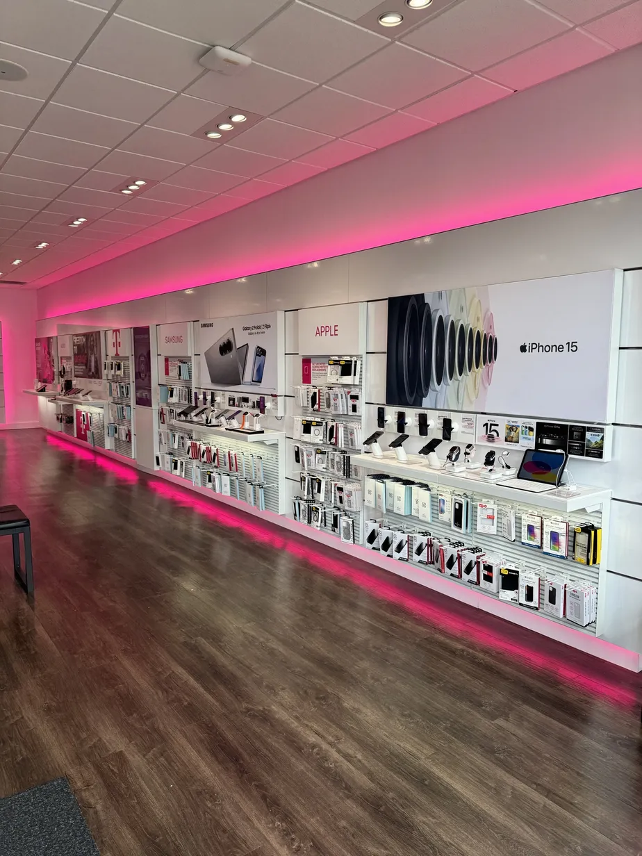  Interior photo of T-Mobile Store at Mahoning & Canfield, Austintown, OH 