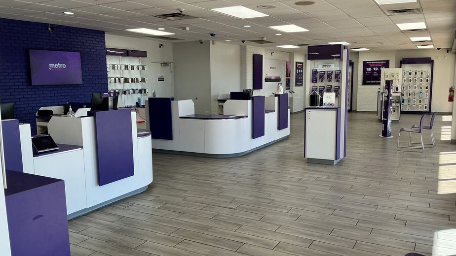 Metro by T-Mobile 2246 Jacksboro Highway - 2246 Jacksboro Highway 