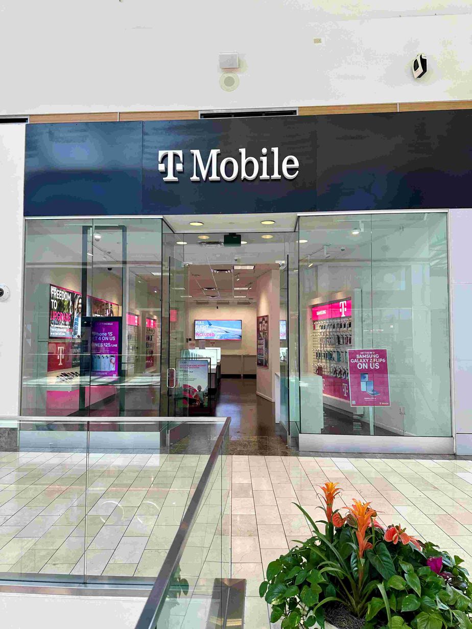 Exterior photo of T-Mobile Store at Galleria at Roseville - Lvl 2, Roseville, CA