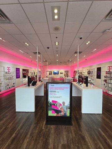 Interior photo of T-Mobile Store at Levittown Pkwy& US 13, Levittown, PA