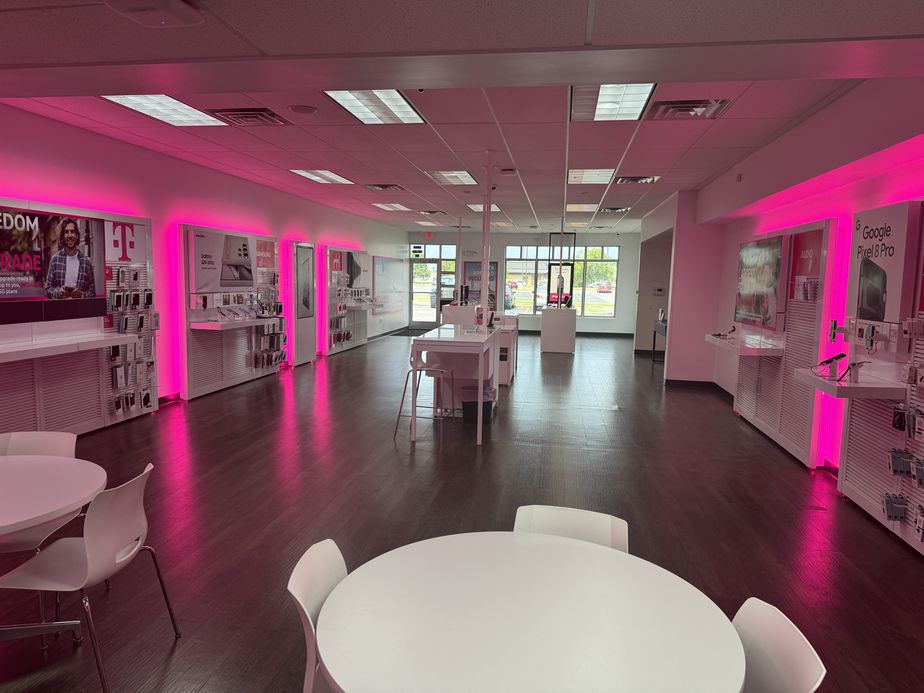 Interior photo of T-Mobile Store at Hinkleville Rd & Bell Aire Dr, Paducah, KY