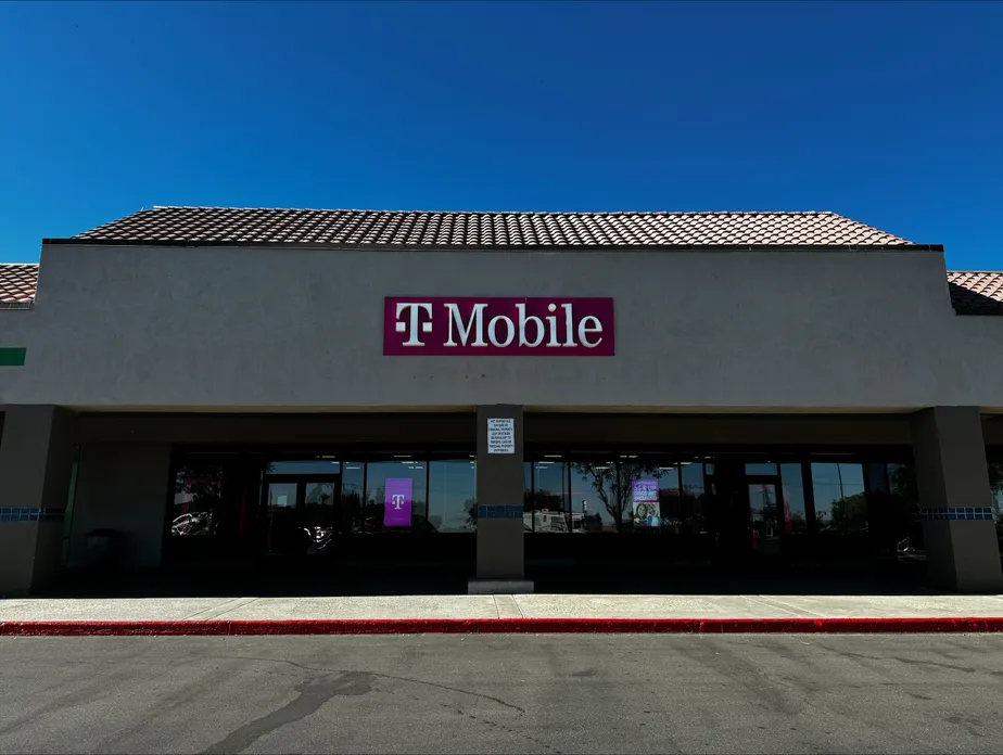  Exterior photo of T-Mobile Store at Phelan Rd & Sheep Creek Rd, Phelan, CA 