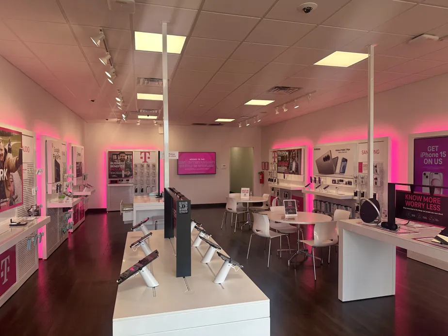  Interior photo of T-Mobile Store at Greenville & Fort Dale, Greenville, AL 