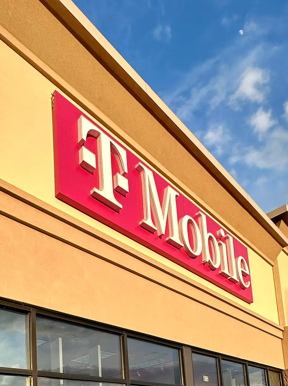  Exterior photo of T-Mobile Store at S Hastings & Sherwin Ave, Eau Claire, WI 