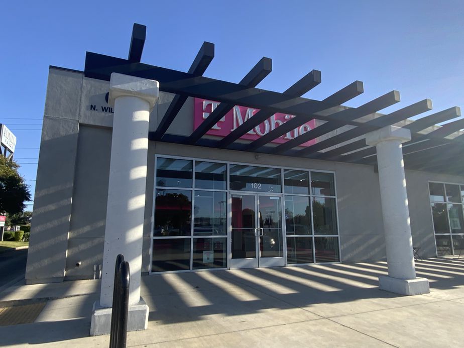 Exterior photo of T-Mobile Store at Wilson & Fremont, Stockton, CA
