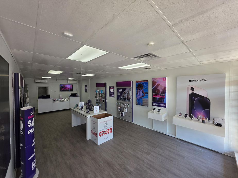 Metro by T-Mobile 3455 Log Cabin Dr - 3455 Log Cabin Dr 