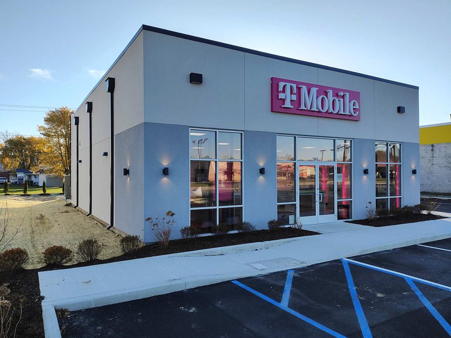 Exterior photo of T-Mobile Store at Clinton & Grand, Defiance, OH
