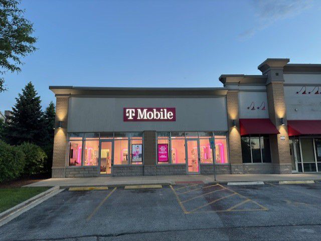 Exterior photo of T-Mobile Store at W Lake St & N Itasca Rd, Addison, IL