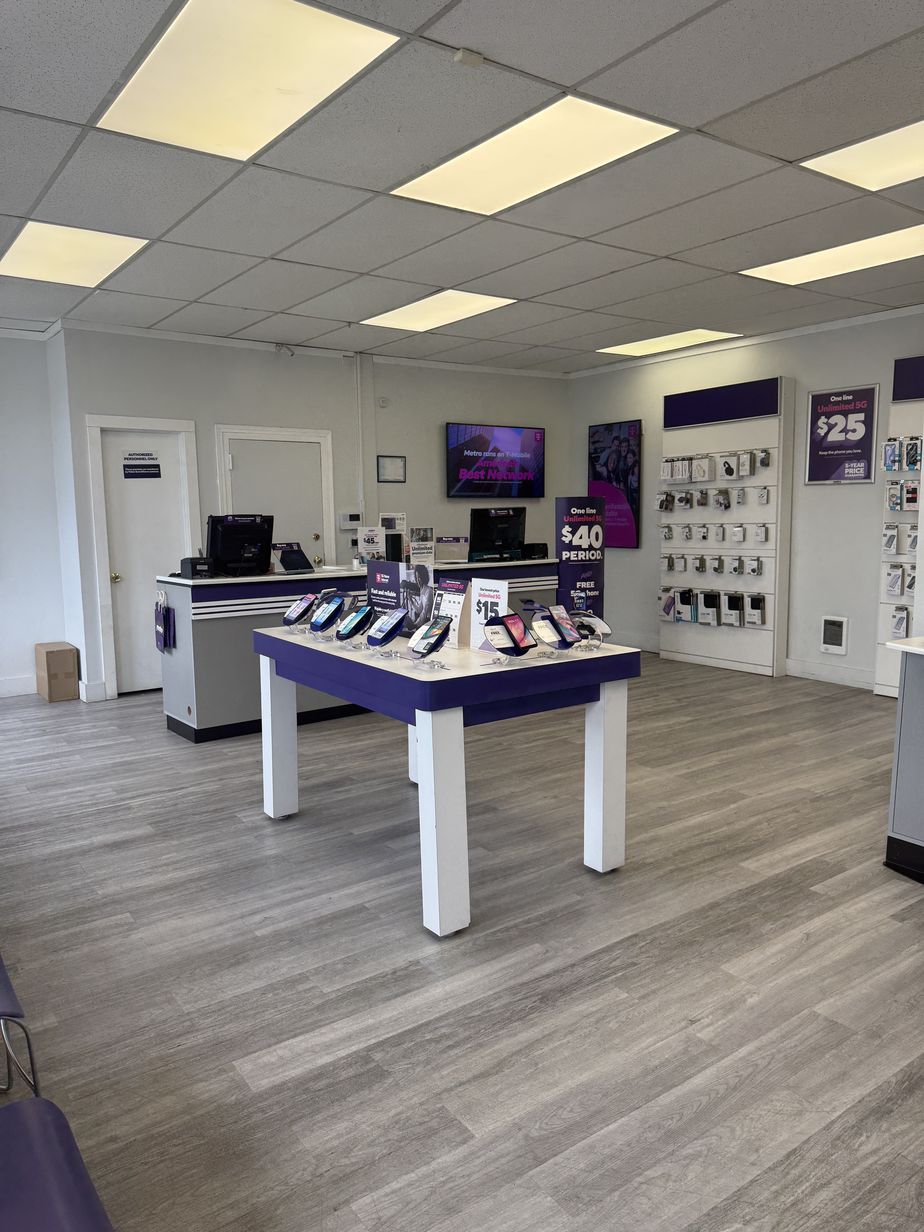 Metro by T-Mobile 6402 South Tacoma Way - 6402 South Tacoma Way 