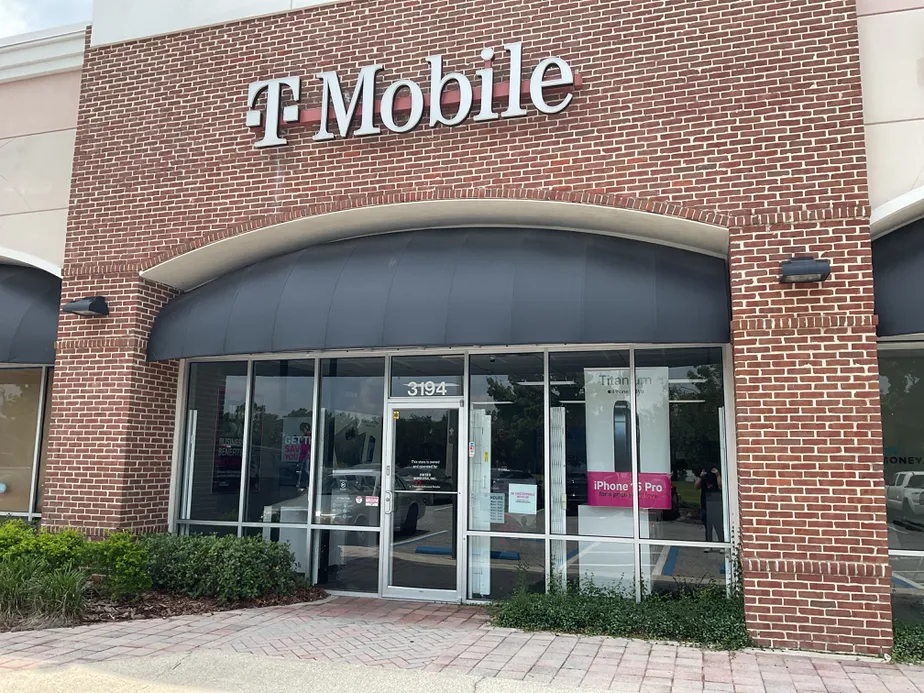  Exterior photo of T-Mobile Store at Aerial Way & Rotterdam Loop, Brooksville, FL 