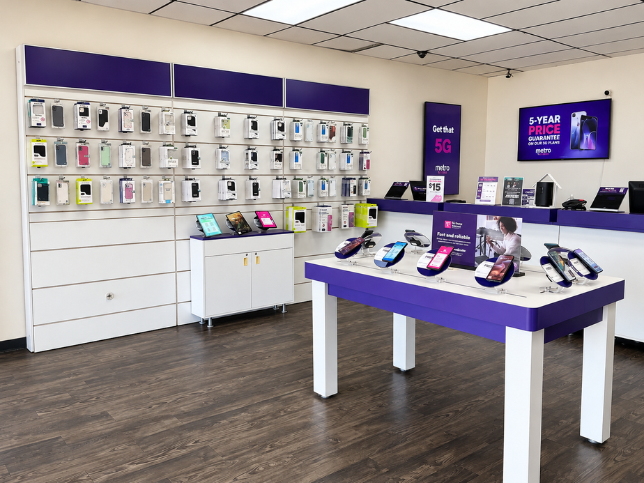 Metro by T-Mobile 1117 E Seminary Dr - 1117 E Seminary Dr 