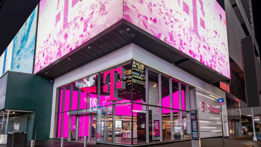 Foto del exterior de la tienda T-Mobile en Times Square, New York, NY